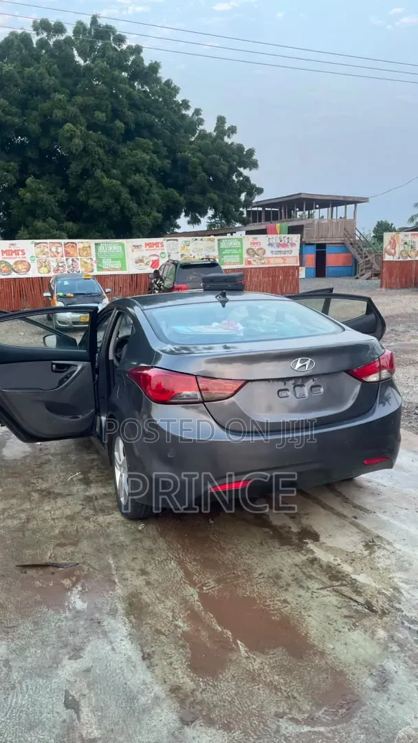 Hyundai Elantra 2012