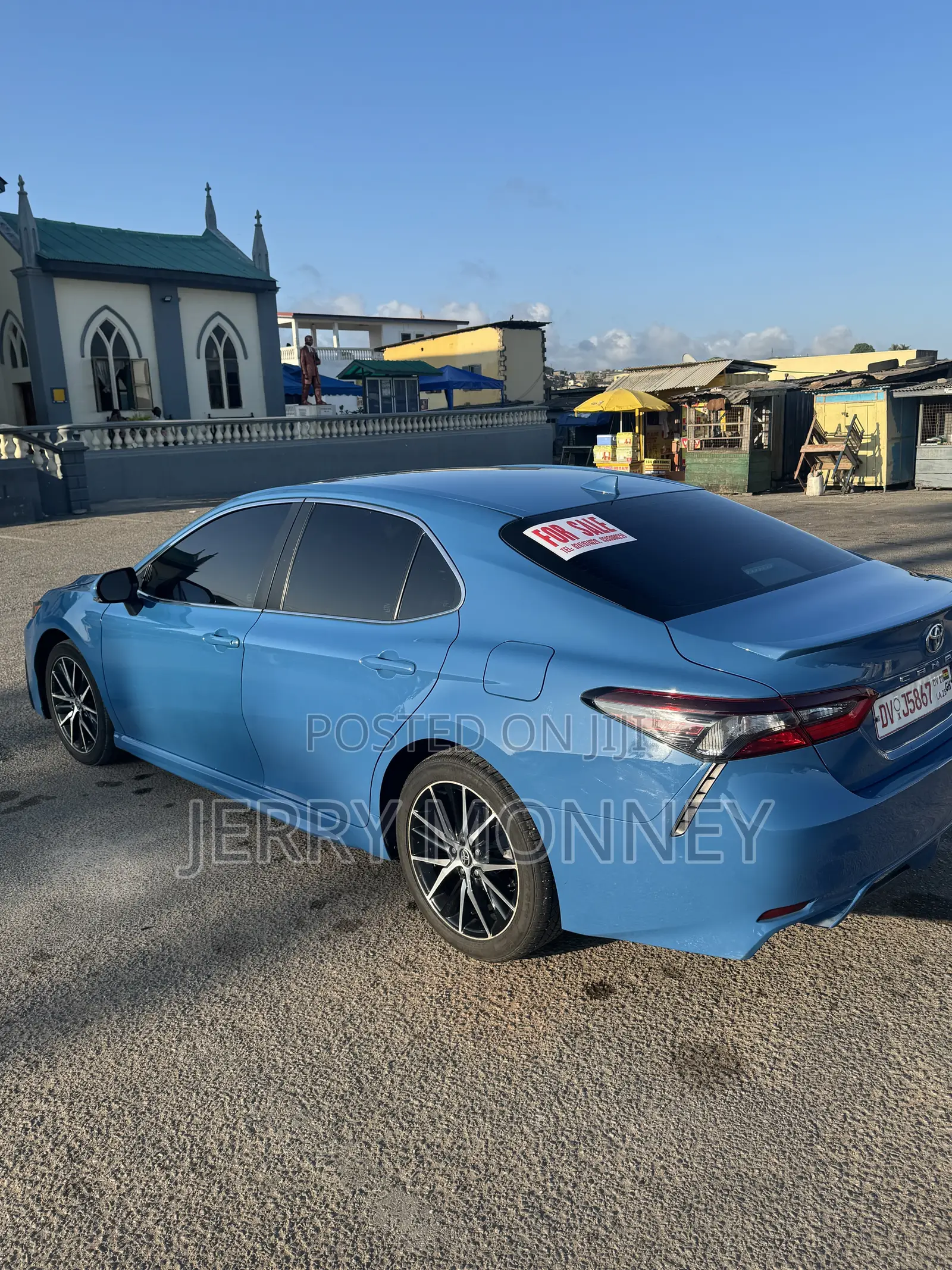 Toyota Camry SE 2023 Blue