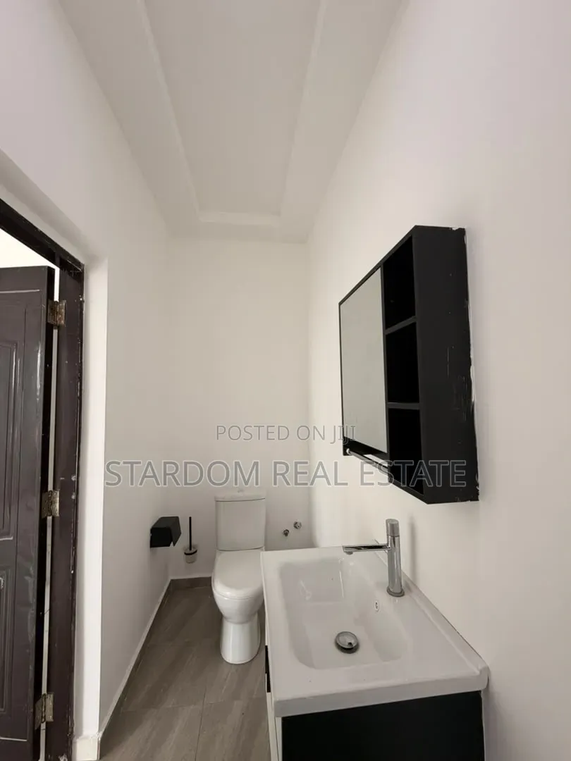 2bdrm Townhouse / Terrace in East Legon Hills, Boundary Road Area