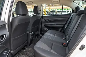 Toyota Yaris 1.5 Sedan XLE 2020 White