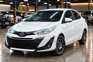 Toyota Yaris 1.5 Sedan XLE 2020 White