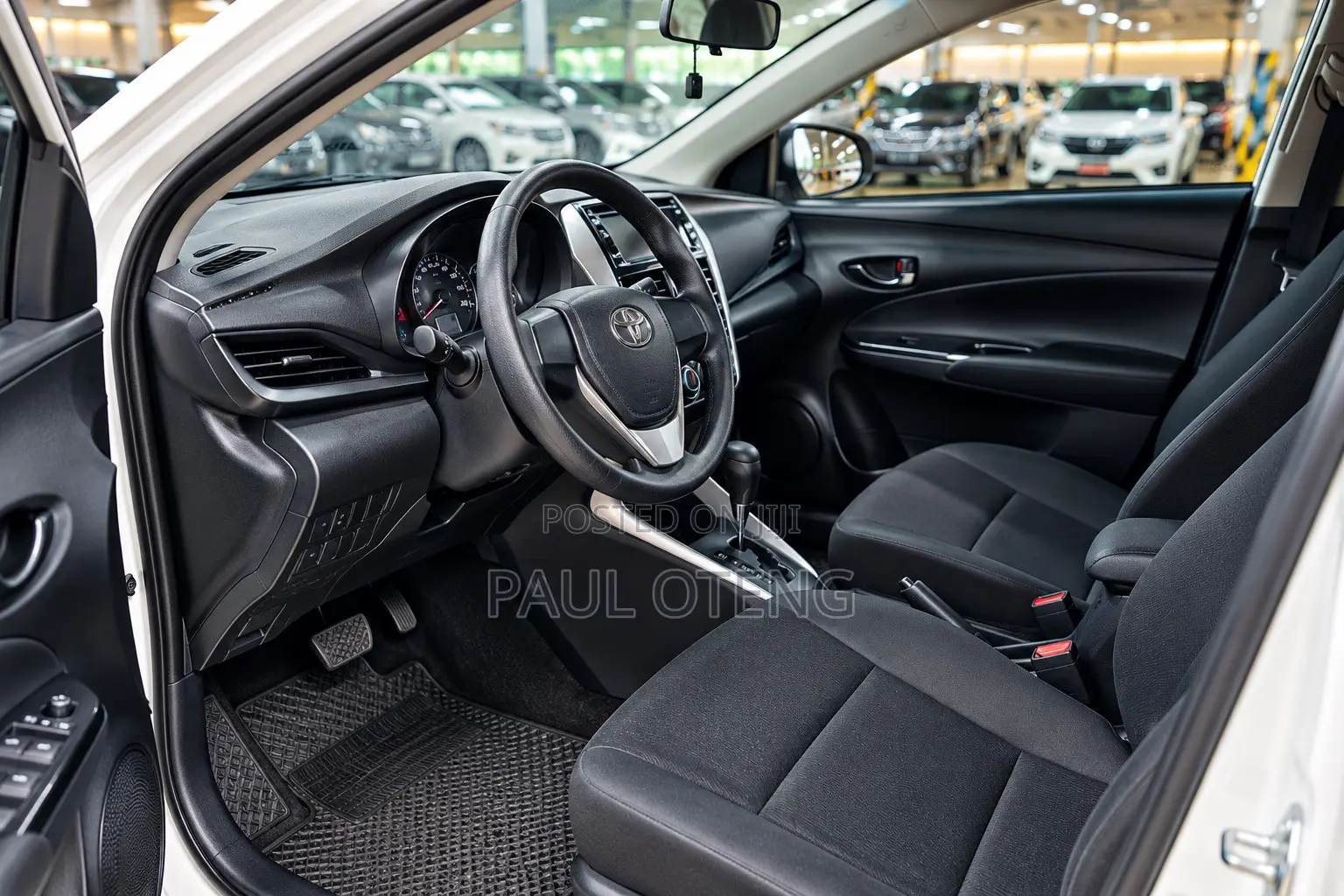 Toyota Yaris 1.5 Sedan XLE 2020 White