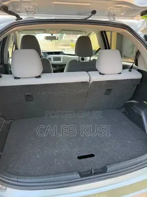 Toyota Vitz 2010 Silver