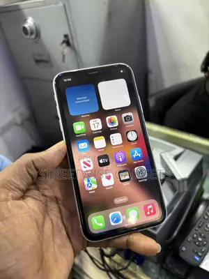 Apple iPhone XR 64 GB White
