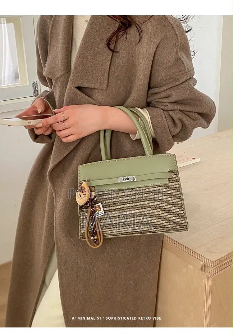 Stylish Small Square Handbag Trendy Shoulder Crossbody Bag.