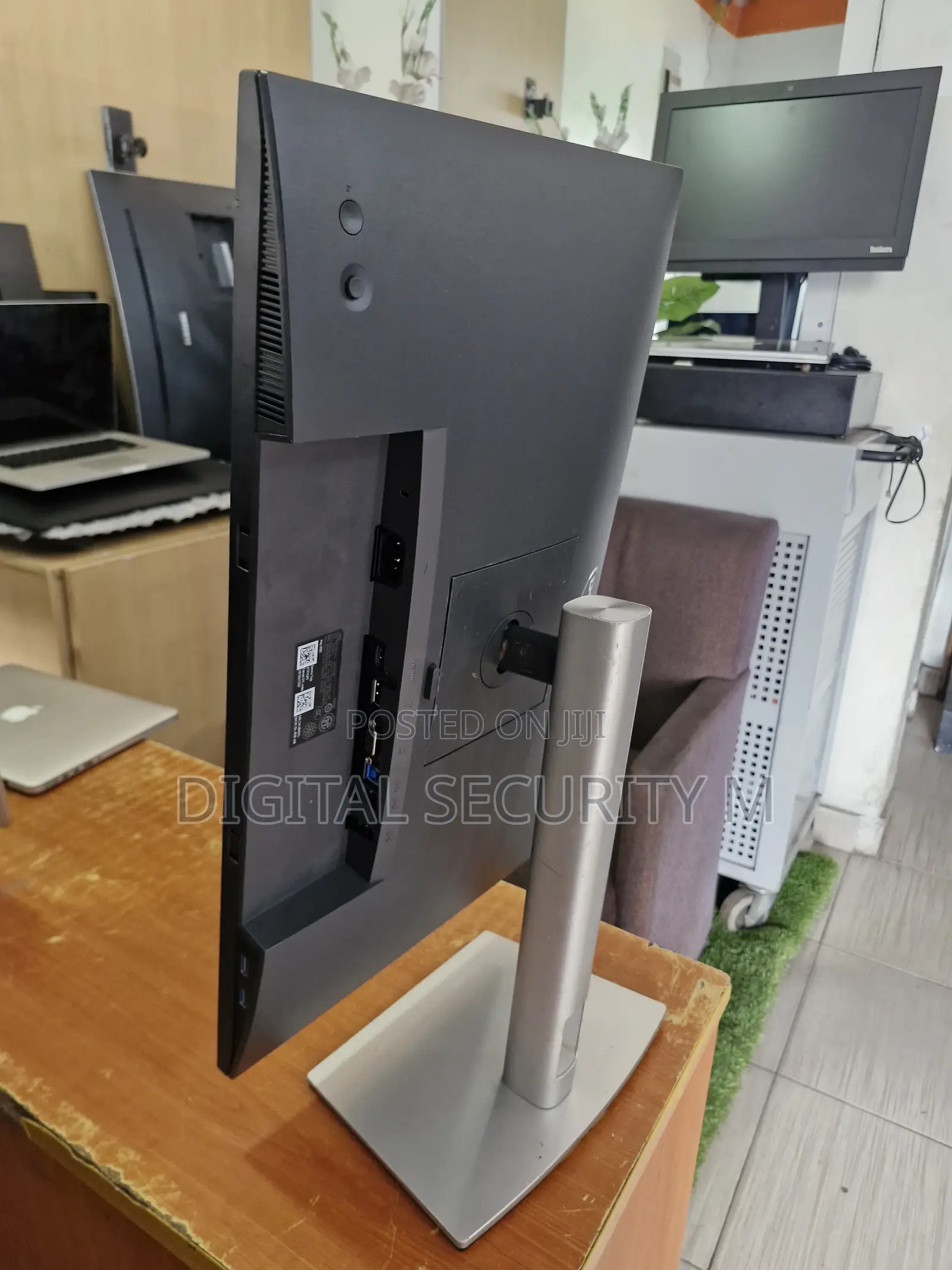 Dell Pro 24 Inch Plus Monitor P2425H - FHD IPS Display