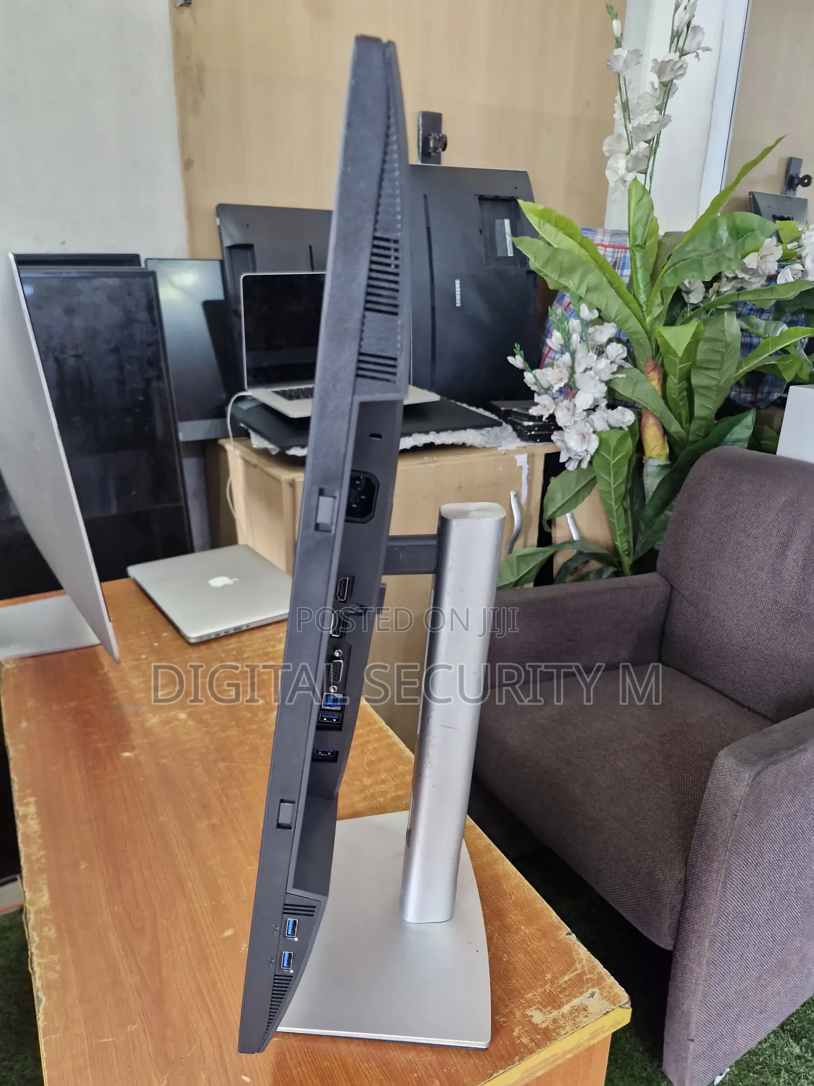 Dell Pro 24 Inch Plus Monitor P2425H - FHD IPS Display