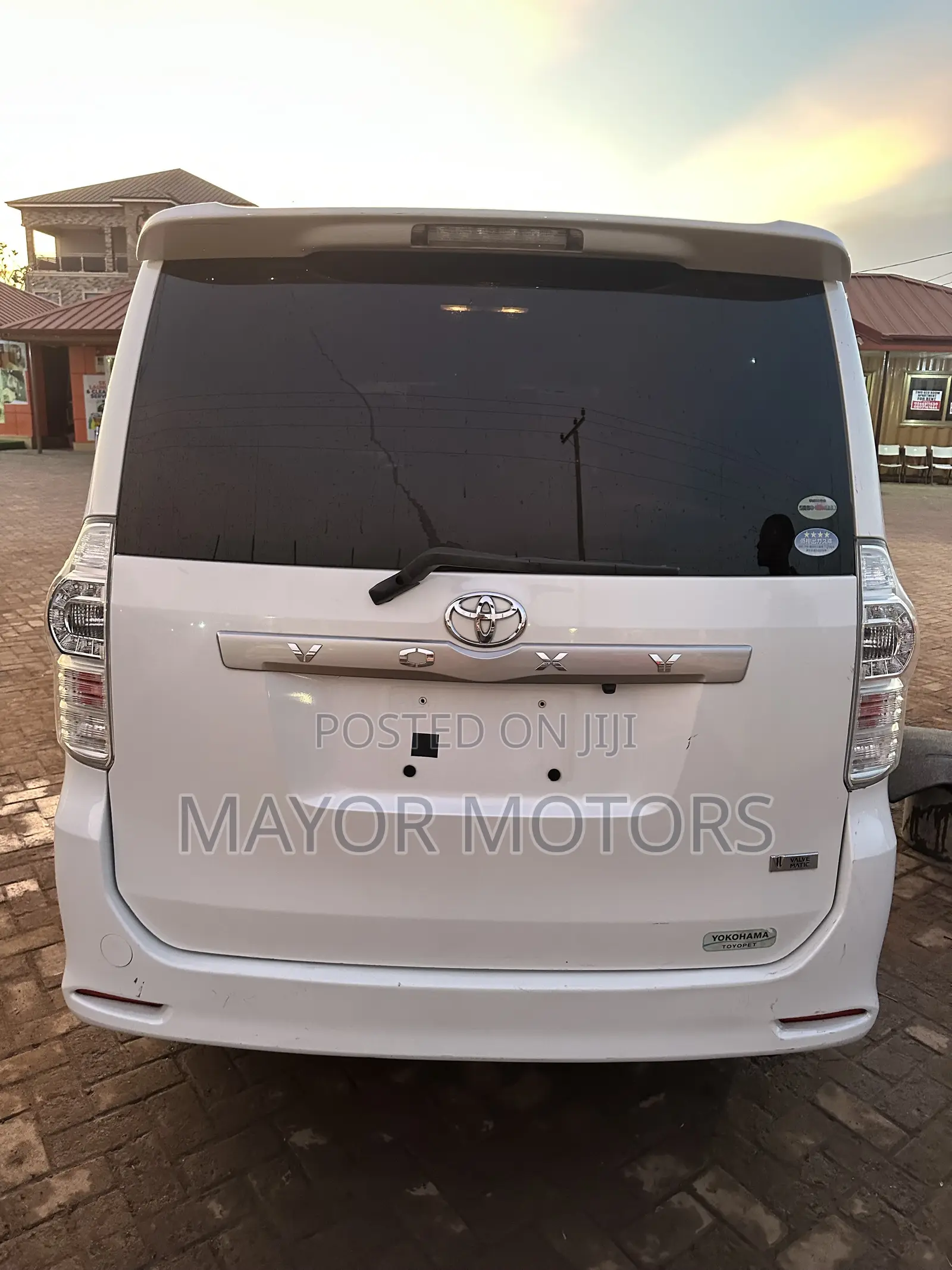 Toyota Voxy X L Edition 2WD 8-Seater 2013 White