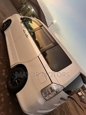 Toyota Voxy X L Edition 2WD 8-Seater 2013 White