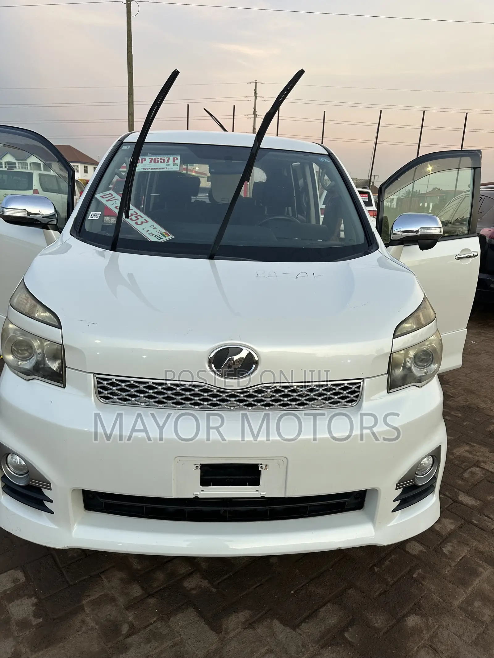 Toyota Voxy X L Edition 2WD 8-Seater 2013 White