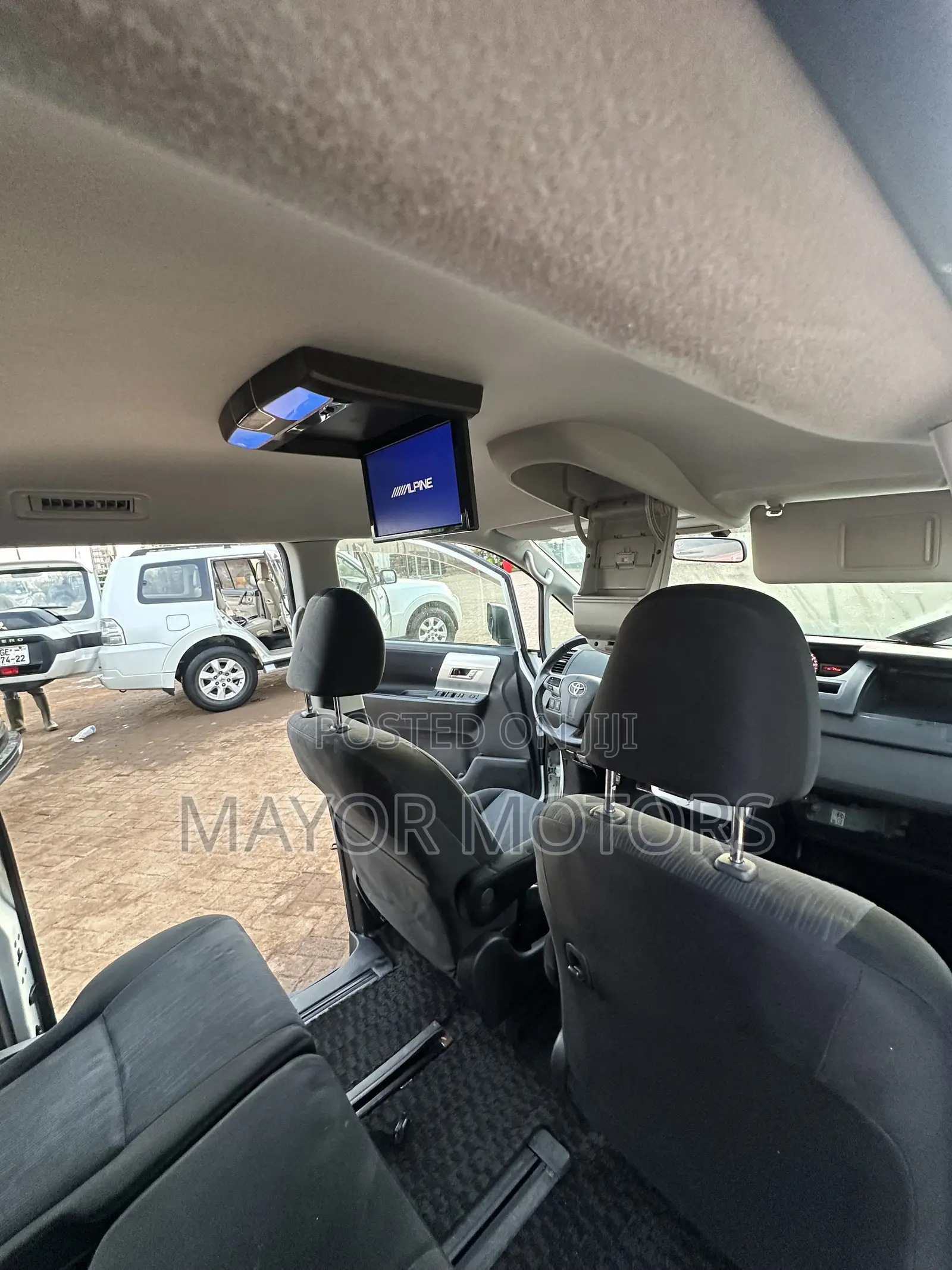 Toyota Voxy X L Edition 2WD 8-Seater 2013 White