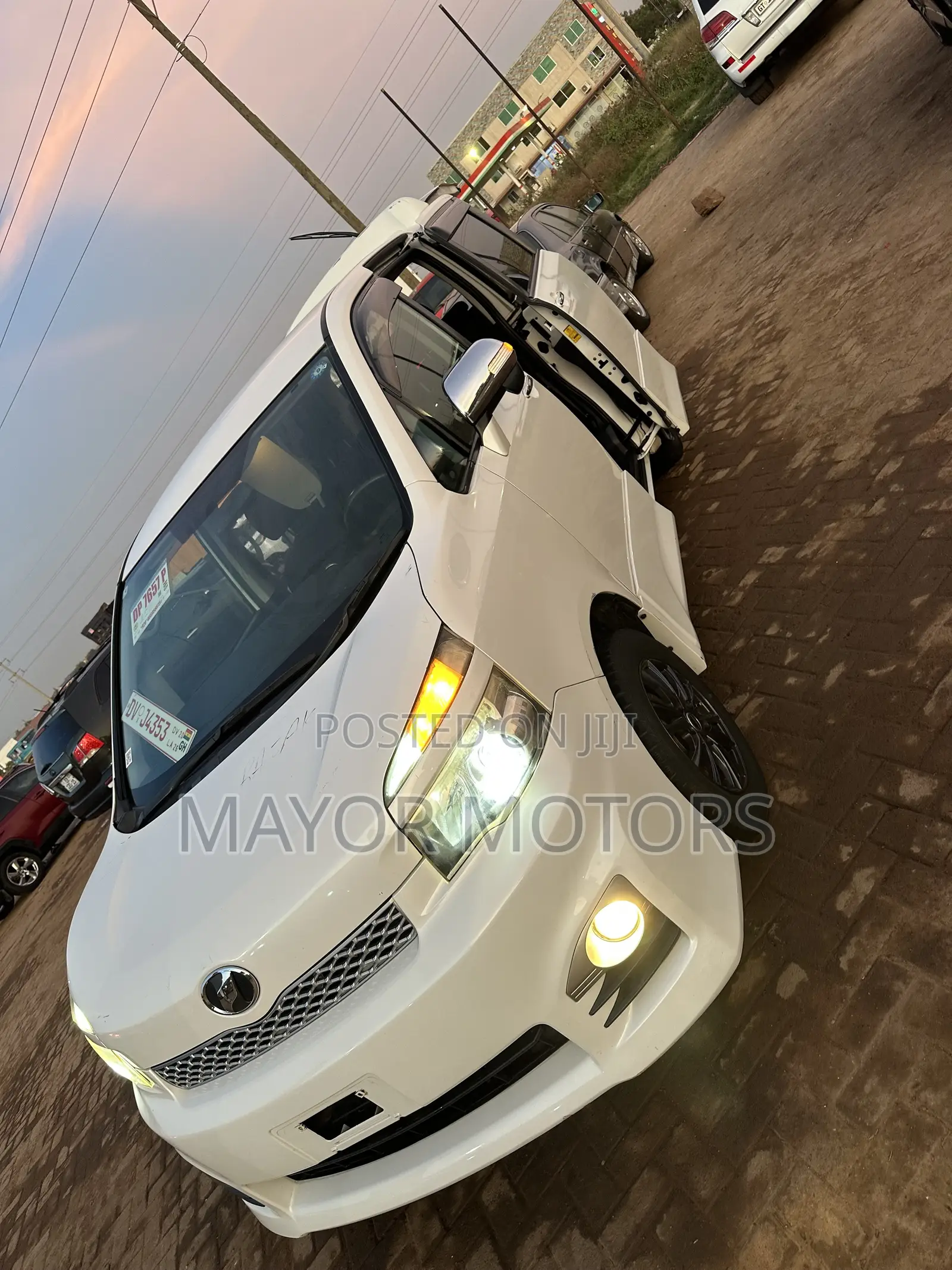 Toyota Voxy X L Edition 2WD 8-Seater 2013 White