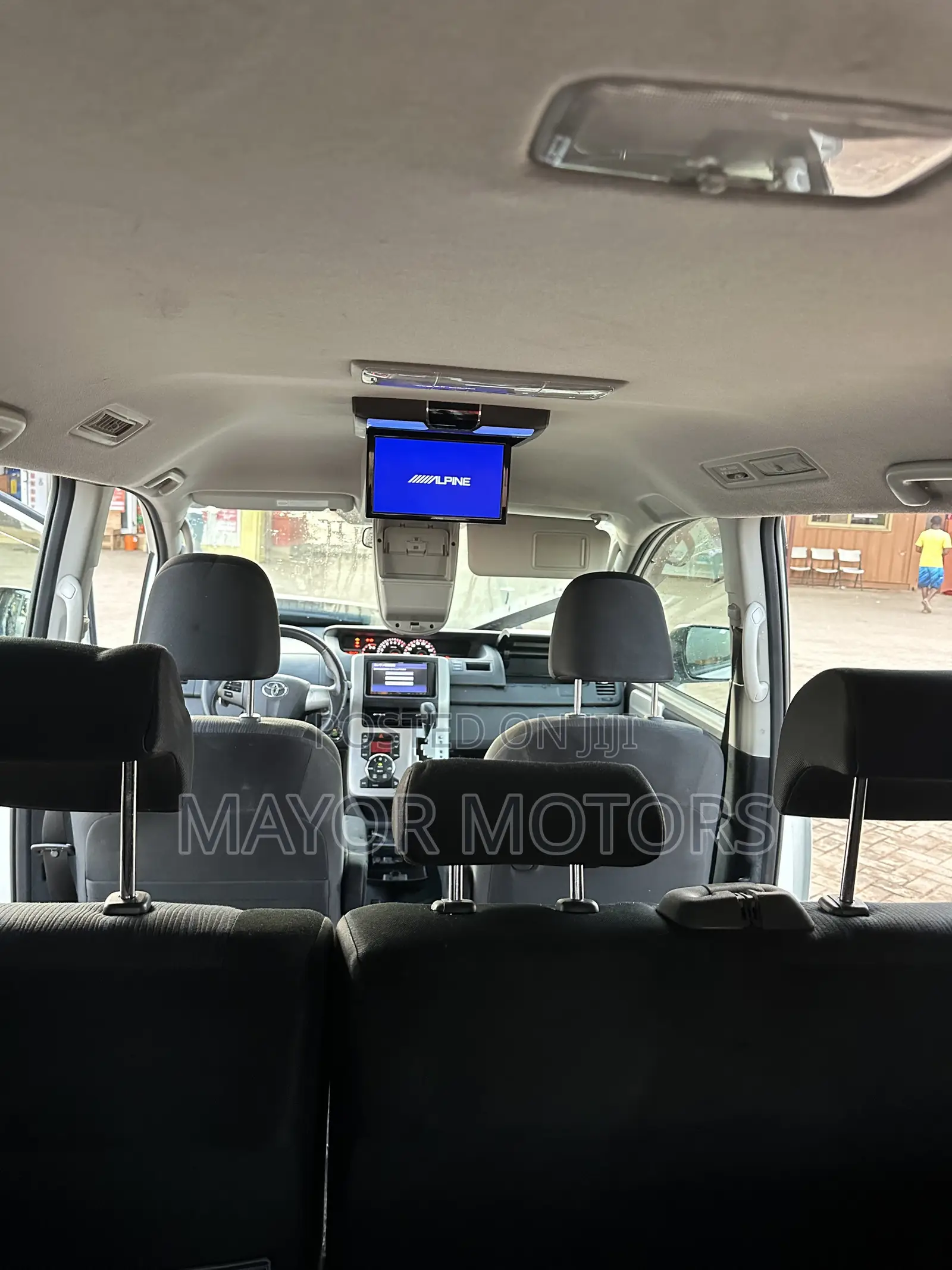 Toyota Voxy X L Edition 2WD 8-Seater 2013 White