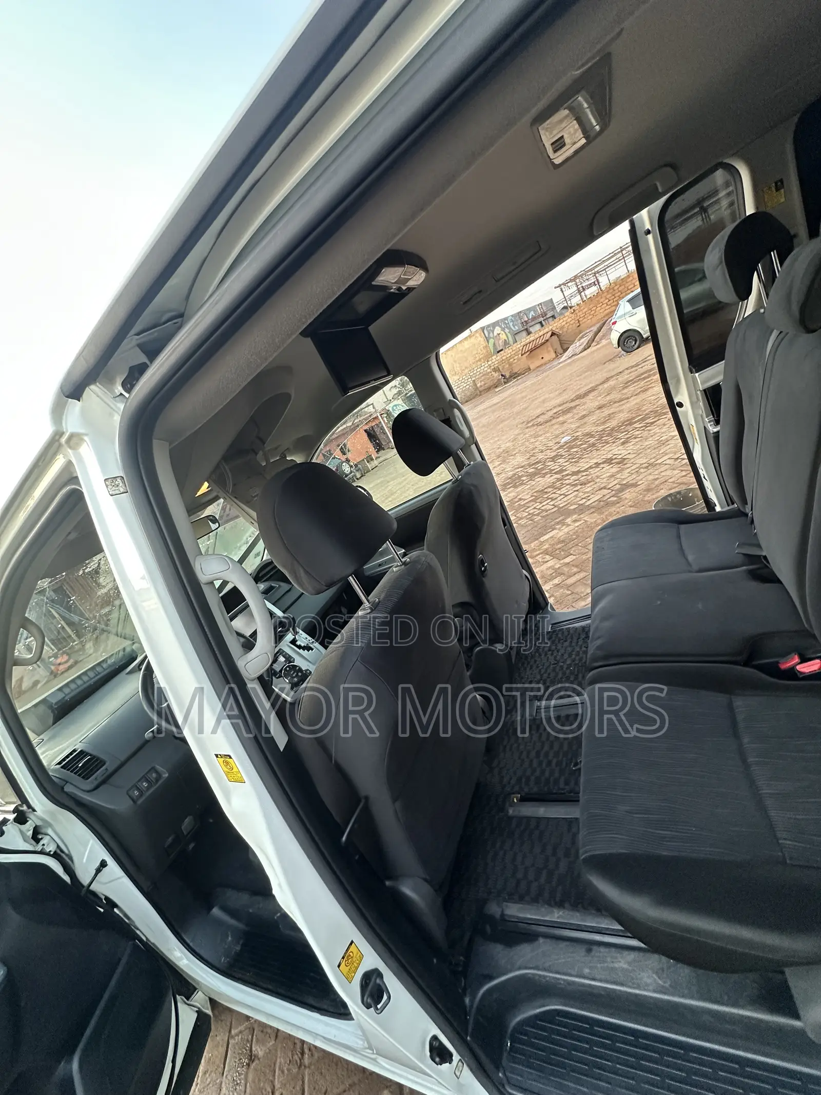 Toyota Voxy X L Edition 2WD 8-Seater 2013 White