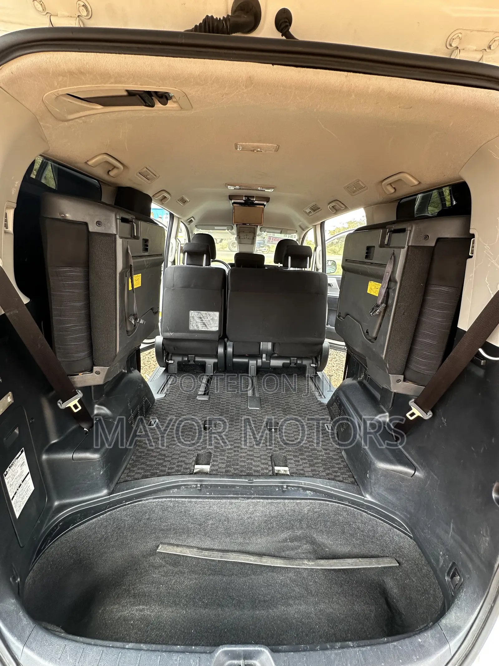 Toyota Voxy X L Edition 2WD 8-Seater 2013 White