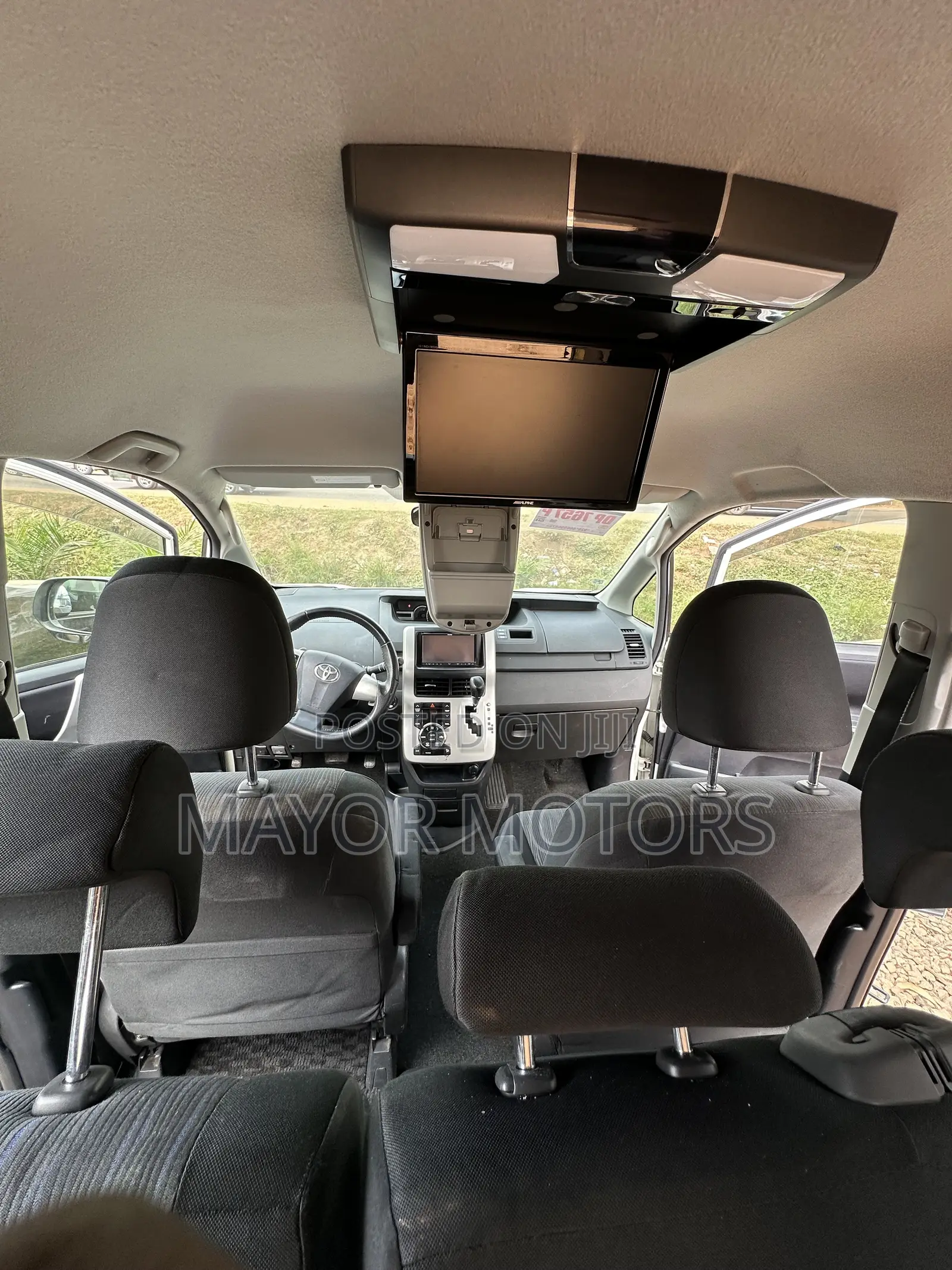 Toyota Voxy X L Edition 2WD 8-Seater 2013 White