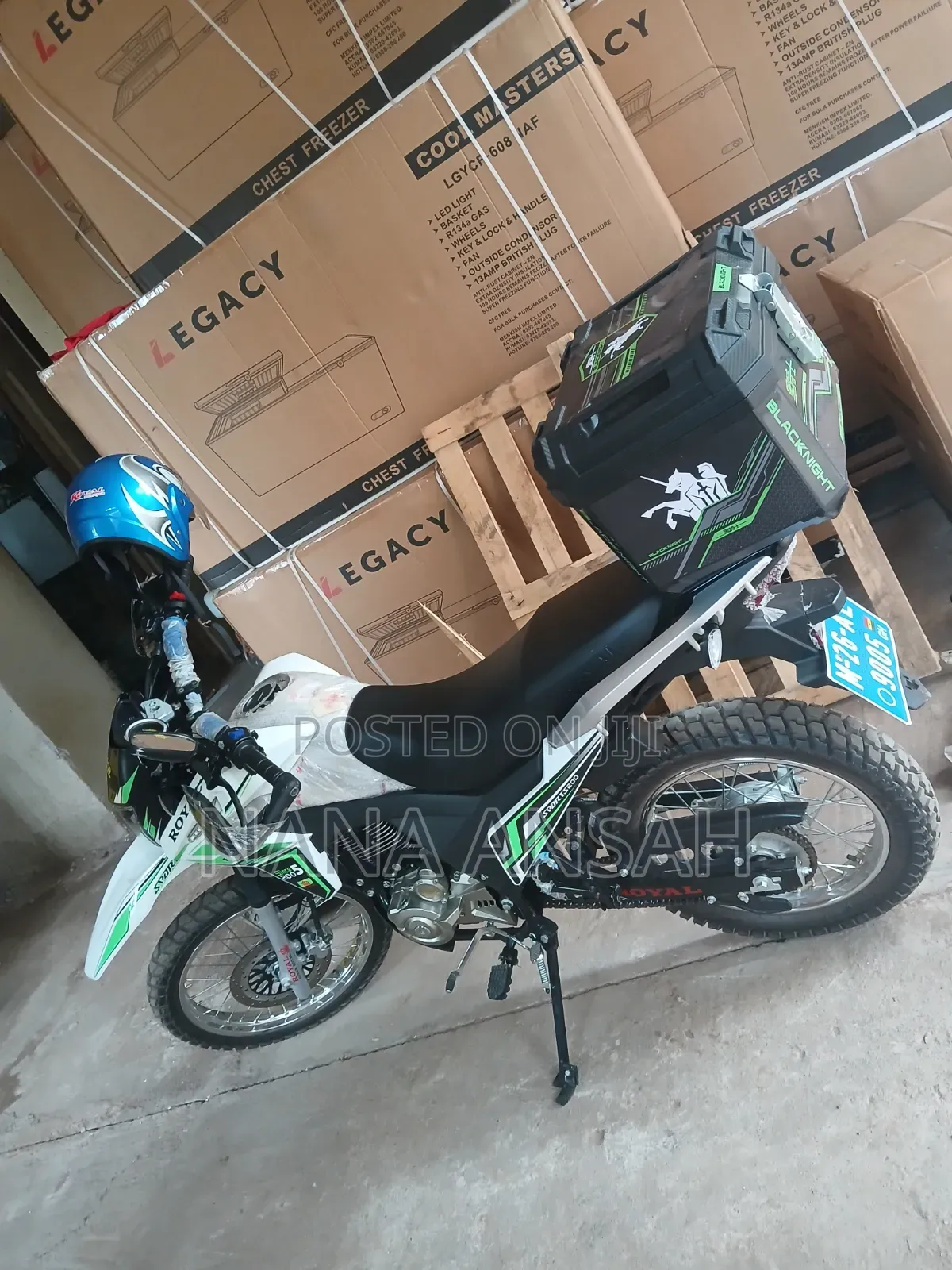 New Royal Racer 2026 Black