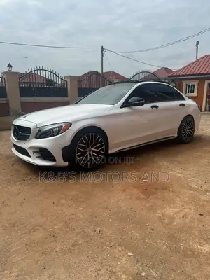 Mercedes-Benz C300 Luxury 4dr AWD 4Matic Sedan (2.0L 4cyl 7A) 2015