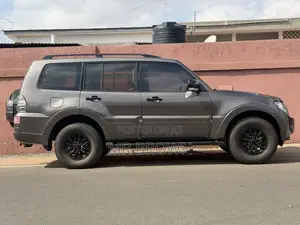 Mitsubishi Pajero 3.0 2011 Gray