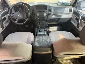 Mitsubishi Pajero 3.0 2011 Gray