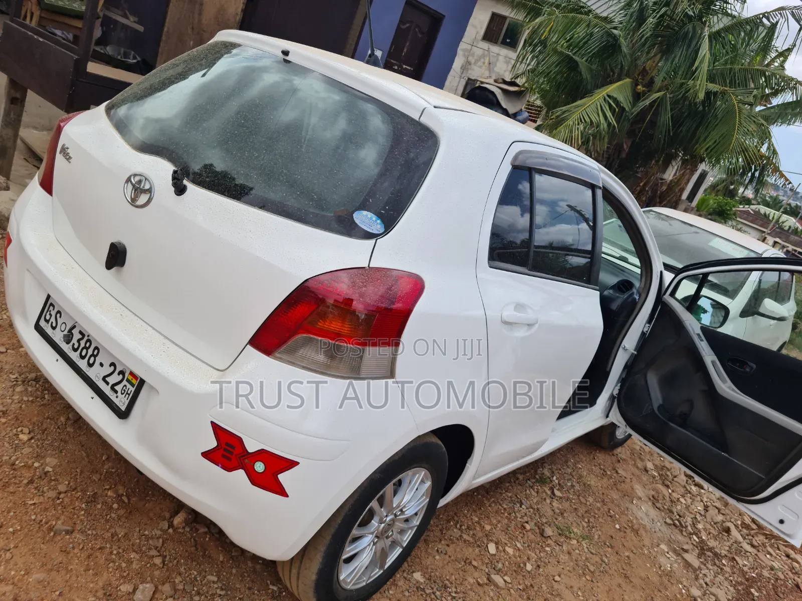 Toyota Vitz 2010 White
