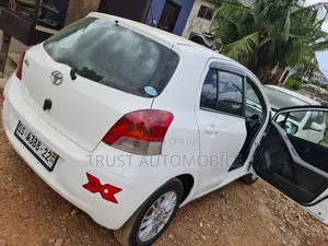 Toyota Vitz 2010 White