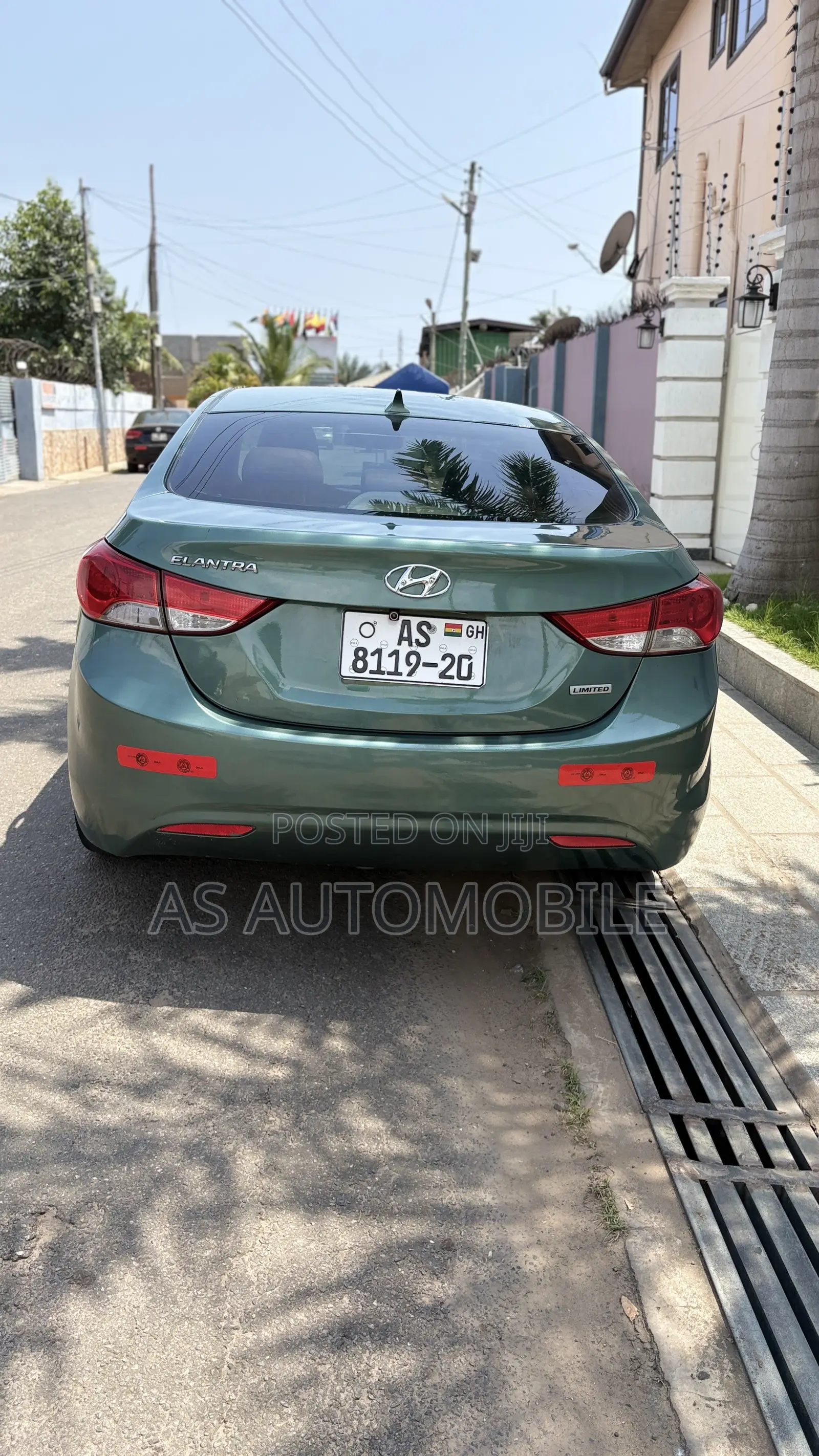 Hyundai Elantra Limited Sedan FWD (1.8L 4cyl 6A) 2013 Green