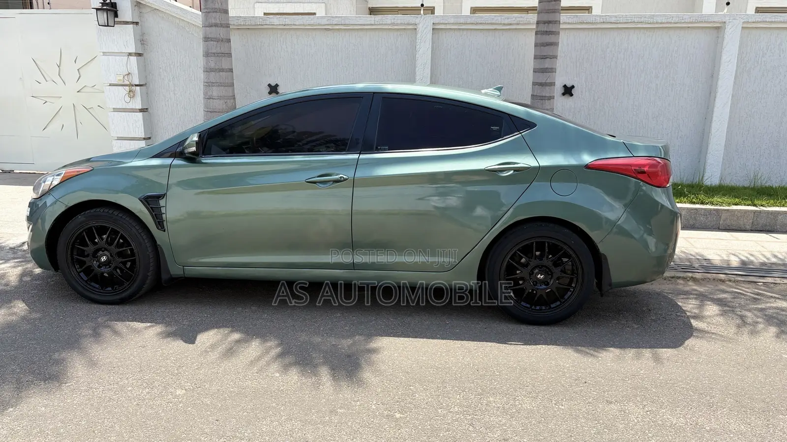 Hyundai Elantra Limited Sedan FWD (1.8L 4cyl 6A) 2013 Green