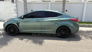 Hyundai Elantra Limited Sedan FWD (1.8L 4cyl 6A) 2013 Green