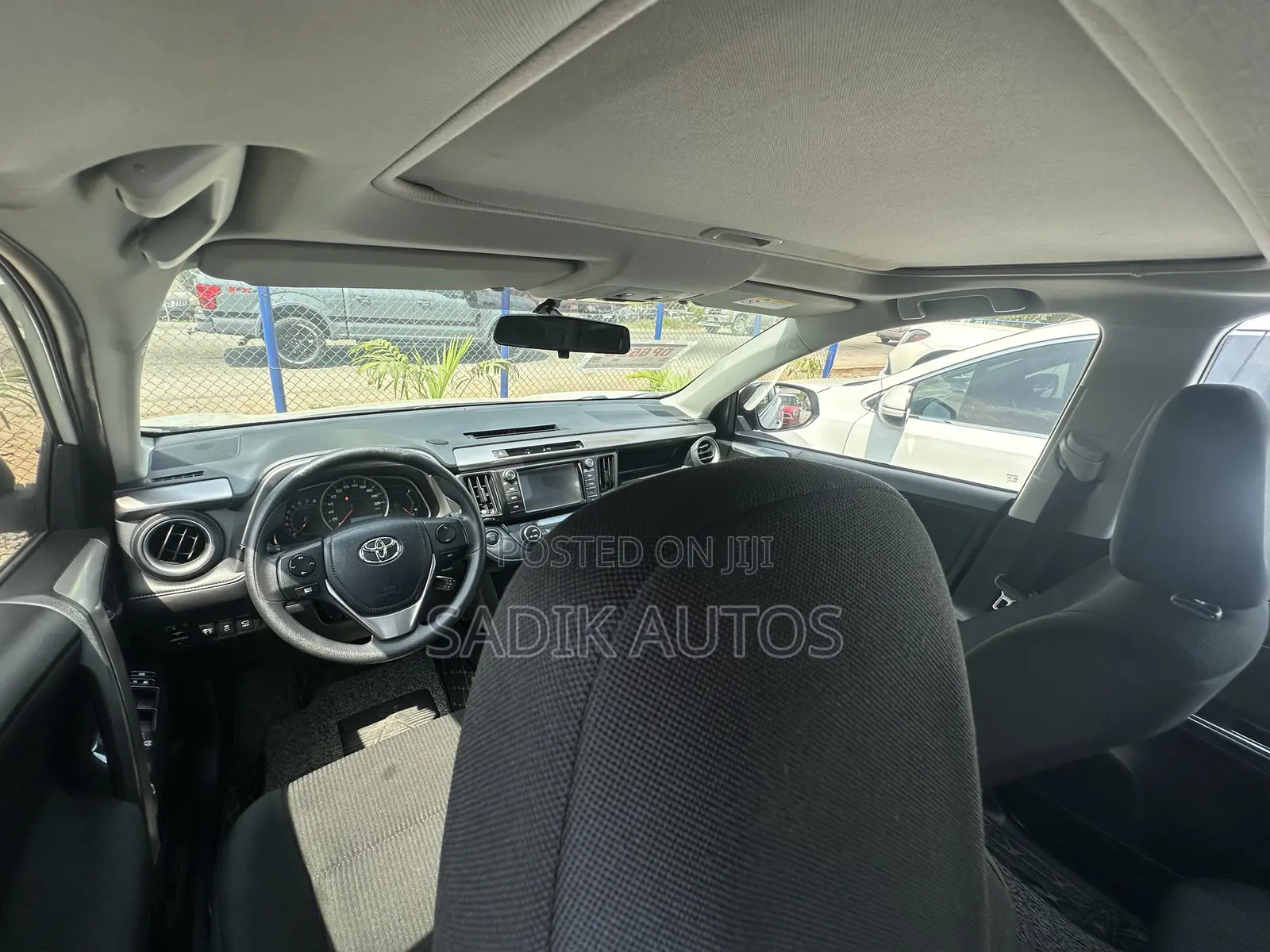 Toyota RAV4 Limited FWD (2.5L 4cyl 6A) 2017 White