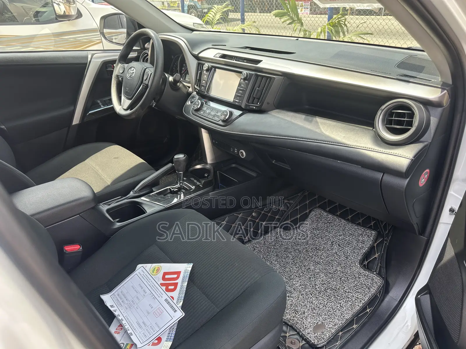 Toyota RAV4 Limited FWD (2.5L 4cyl 6A) 2017 White