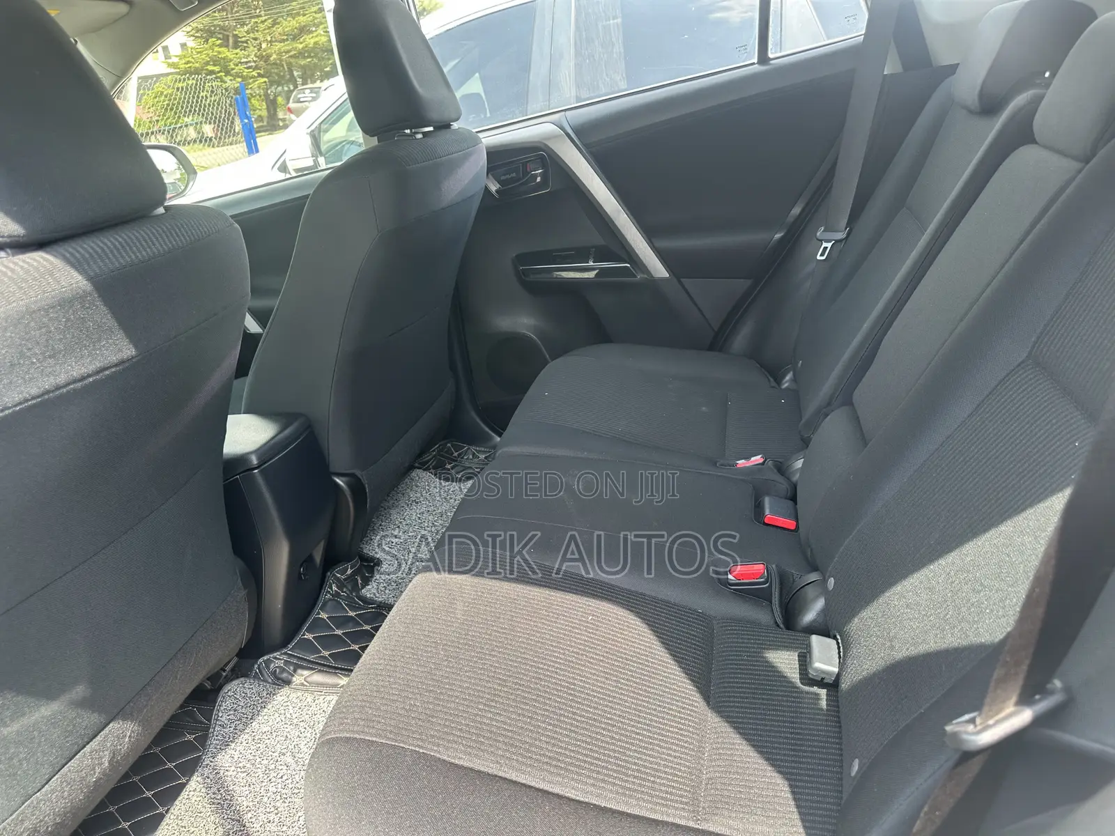 Toyota RAV4 Limited FWD (2.5L 4cyl 6A) 2017 White