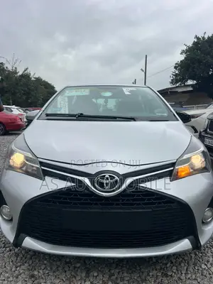 Toyota Yaris SE Hatchback 5dr 2015 Silver