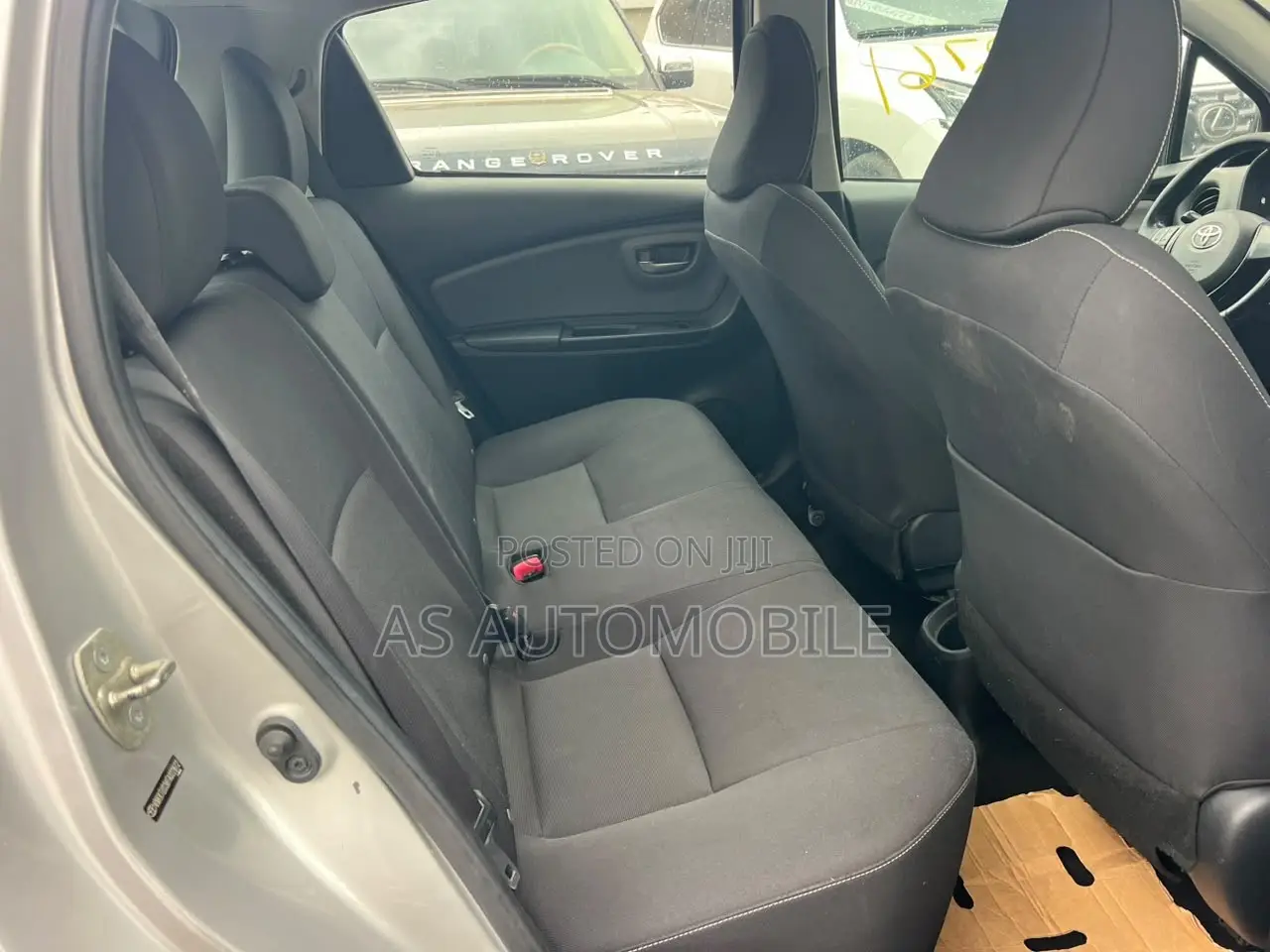 Toyota Yaris SE Hatchback 5dr 2015 Silver