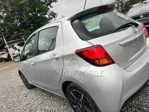Toyota Yaris SE Hatchback 5dr 2015 Silver