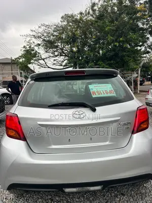 Toyota Yaris SE Hatchback 5dr 2015 Silver