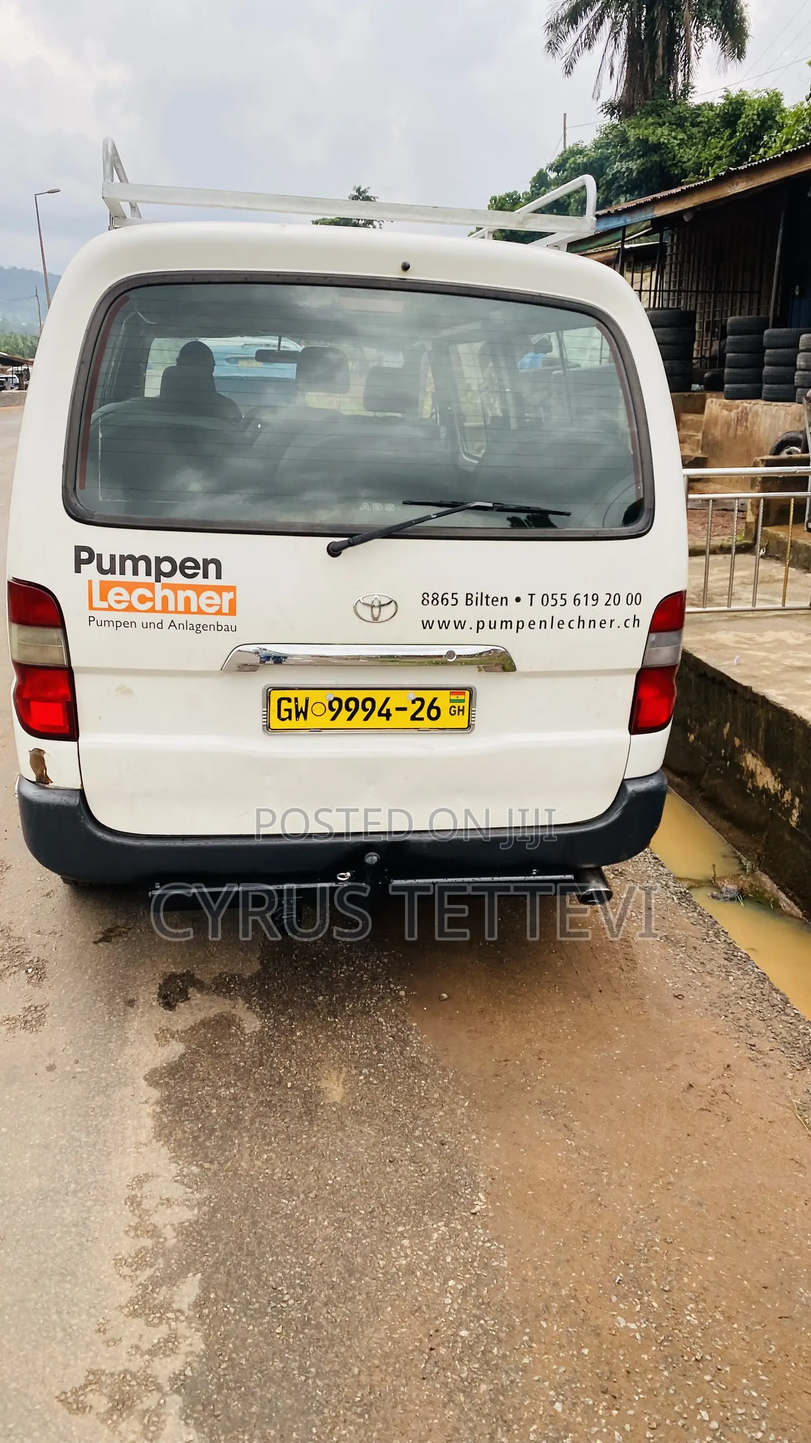 Toyota HiAce 2011 White