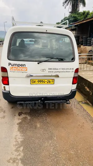 Toyota HiAce 2011 White