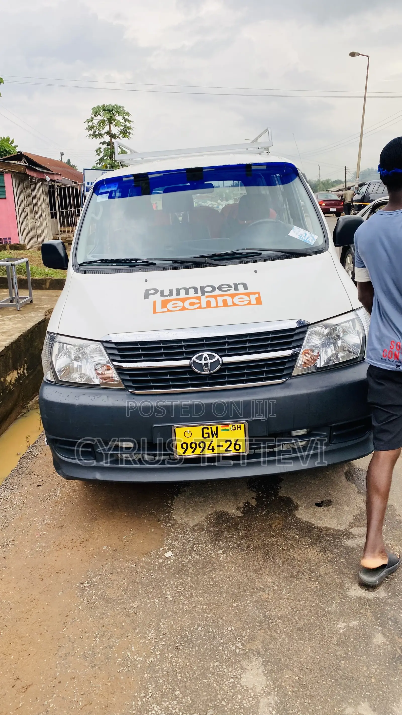 Toyota HiAce 2011 White