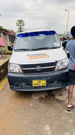Toyota HiAce 2011 White