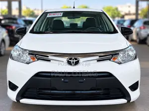Toyota Yaris LE Hatchback 5dr 2015 White