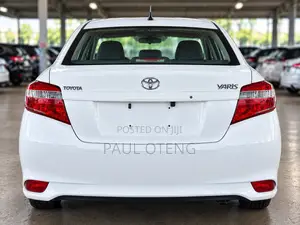 Toyota Yaris LE Hatchback 5dr 2015 White