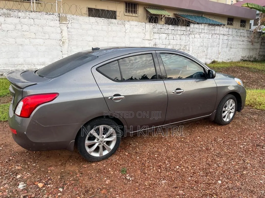 Nissan Versa 2014 Brown