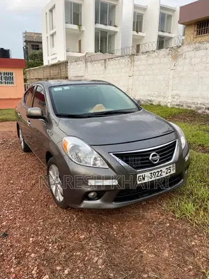 Nissan Versa 2014 Brown