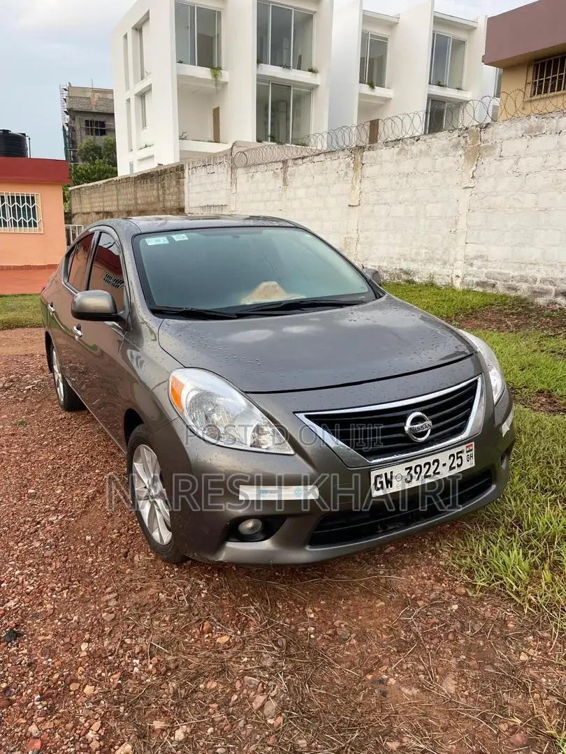 Nissan Versa 2014 Brown