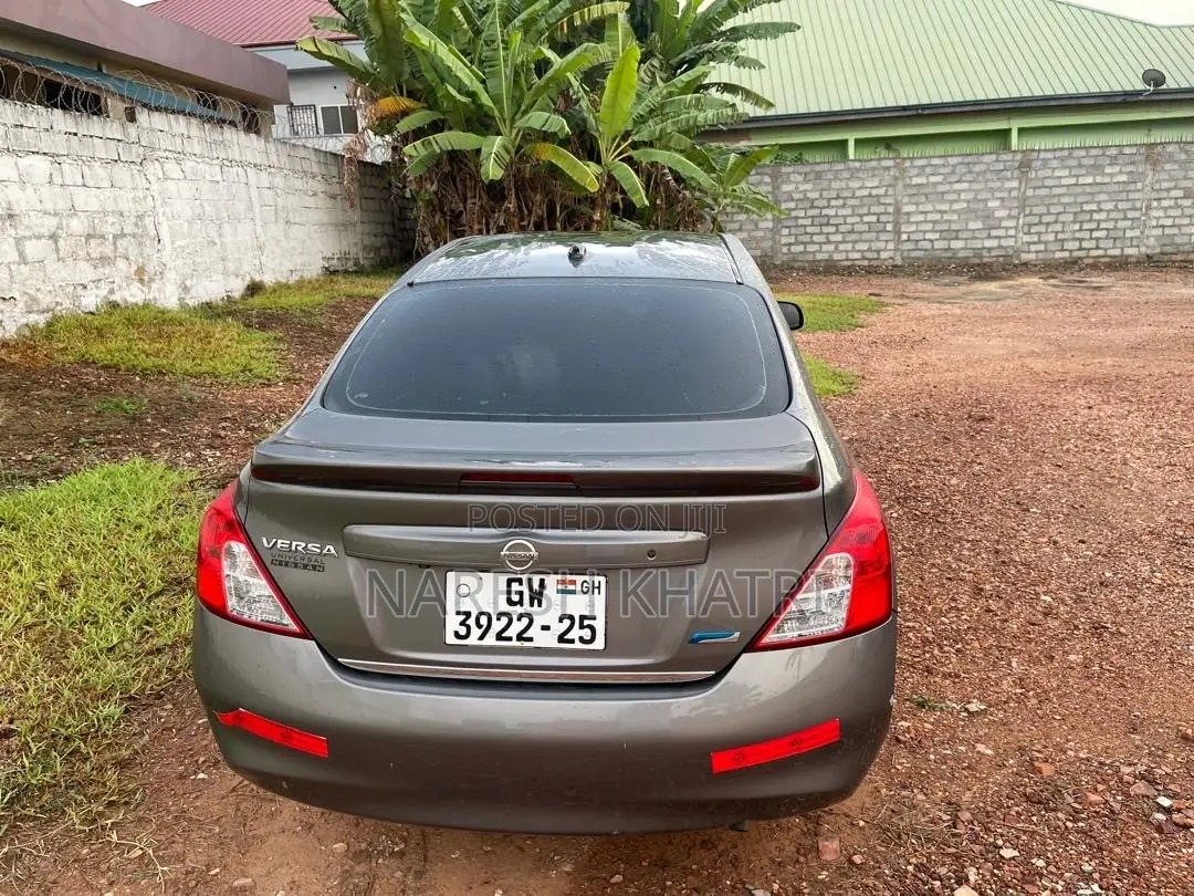 Nissan Versa 2014 Brown