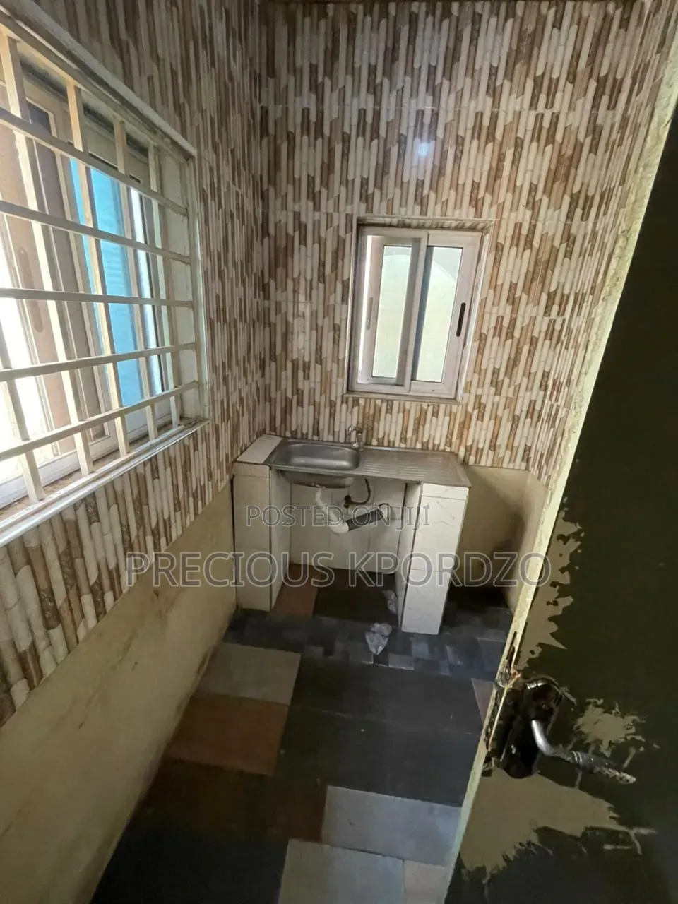 1bdrm Room & Parlour in Forster Home Adenta for rent