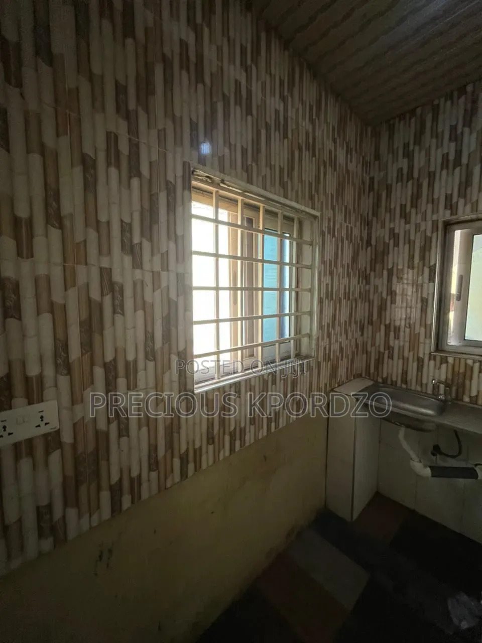 1bdrm Room & Parlour in Forster Home Adenta for rent