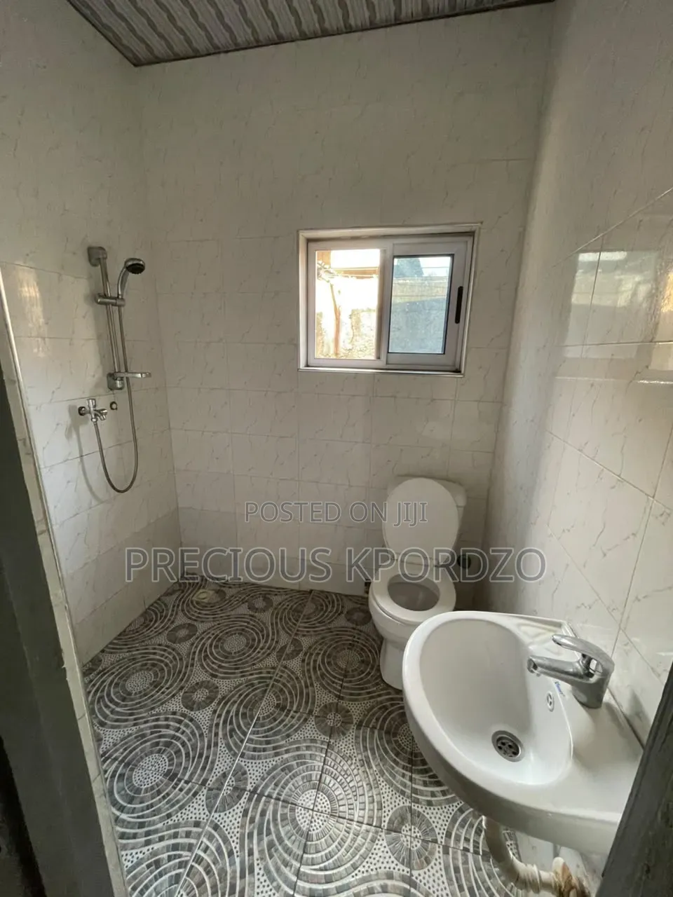 1bdrm Room & Parlour in Forster Home Adenta for rent