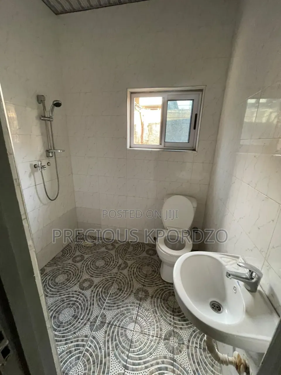 1bdrm Room & Parlour in Forster Home Adenta for rent
